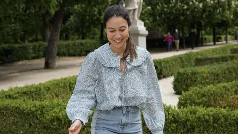 Melissa Villarreal con total look de Mango.