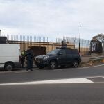 Agentes en uno de los registros domiciliarios llevados a cabo en Vícar (Almería) en la operación 'Romalina'