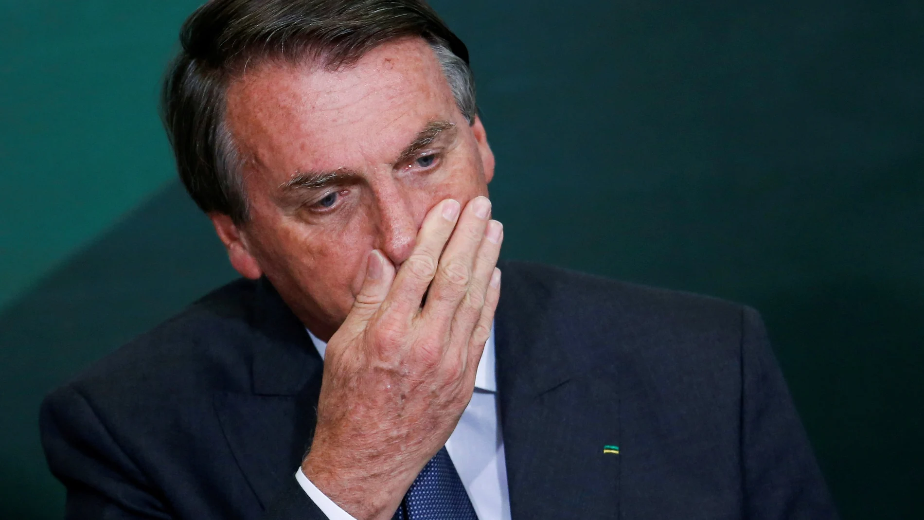 El presidente Jair Bolsonaro reacciona en el Palacio Planalto, en Brasil