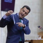 El presidente de la Junta de Andalucía, Juanma Moreno, durante su intervención en el Debate sobre el Estado de la Comunidad