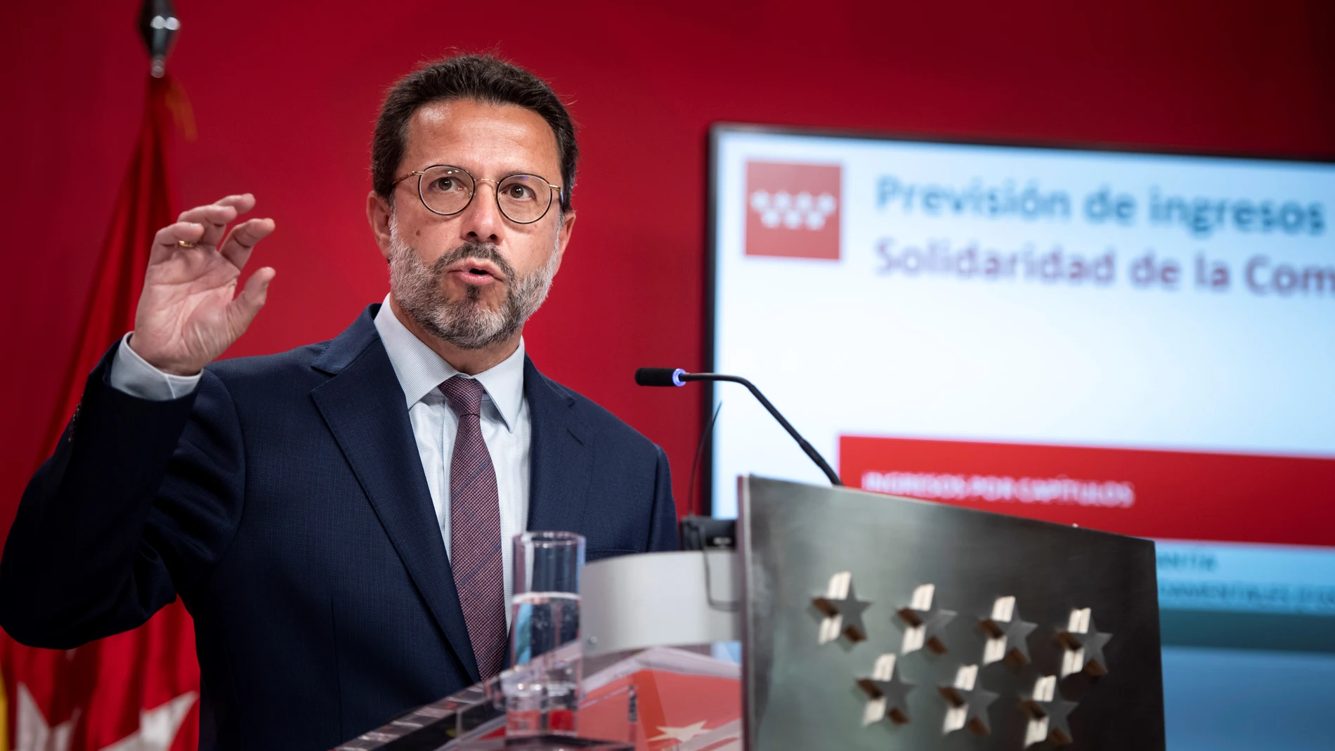 El consejero de Economía, Javier Fernández Lasquetty, durante la rueda de prensa para presentar el proyecto de presupuestos de la región del próximo año