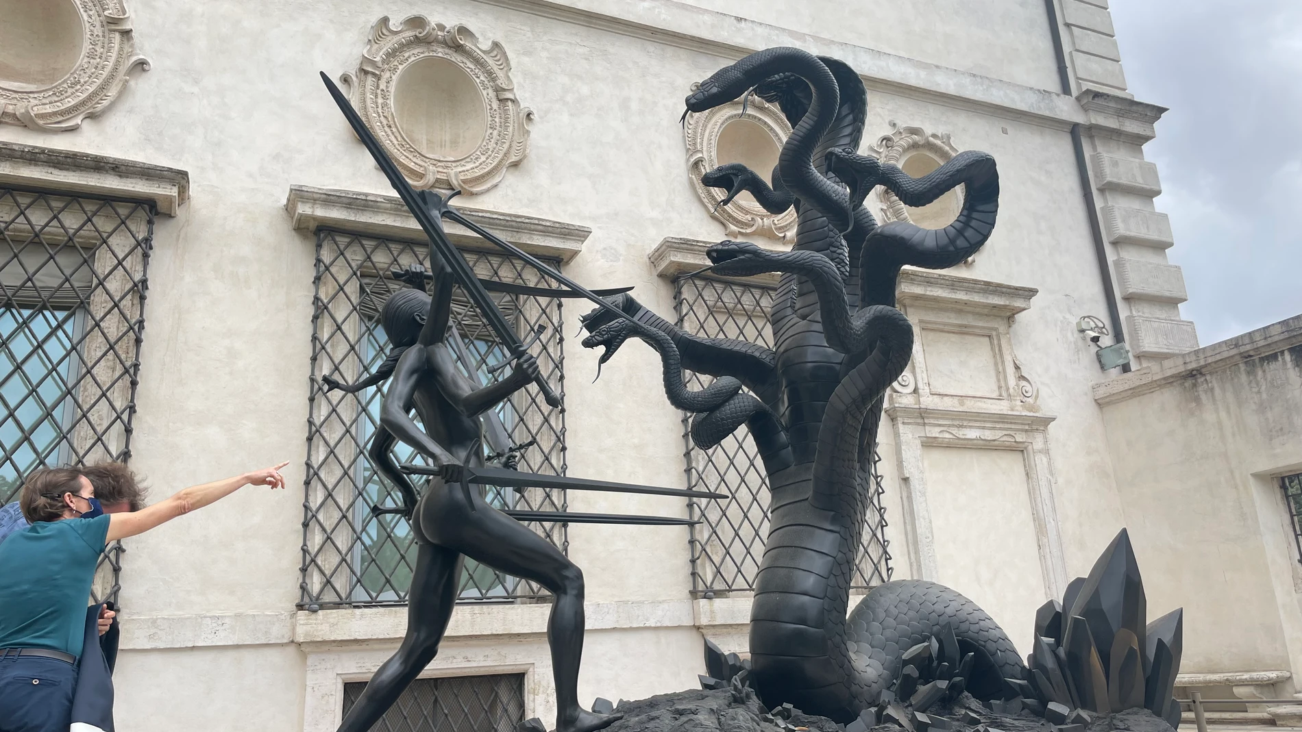 La hiper escultura de Hirst en el Jardín Secreto de la Galería Borghese