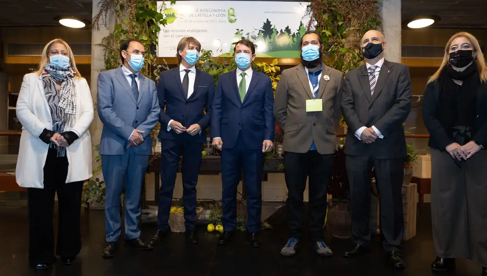 El presidente de la Junta de Castilla y León, Alfonso Fernández Mañueco, inaugura el I Foro de Bioeconomía de Castilla y León, acopañado, entre otros, por Benito Serrano, Carlos Martínez, Jorge Llorente, Yolanda de Gregorio