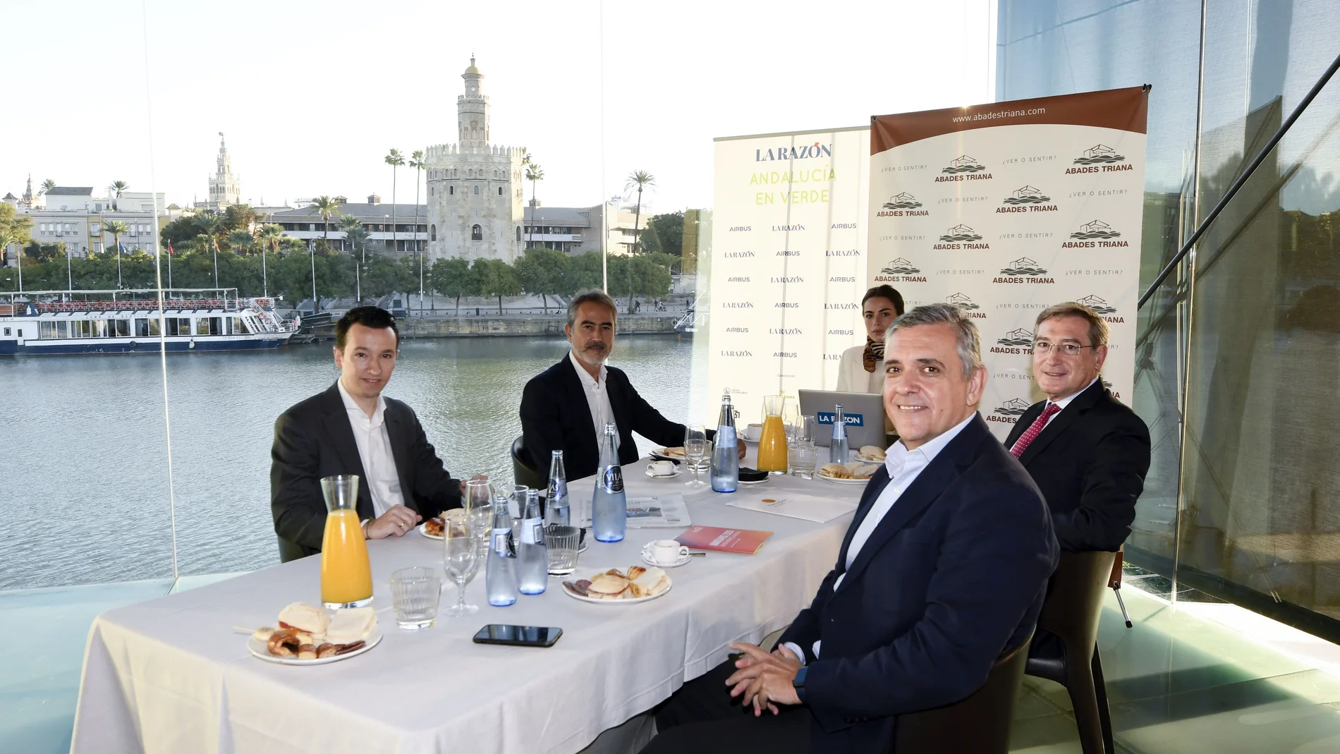 Gabriel Dronda, Rafael Carmona, Elena Genillo, Ricardo Rojas y Antonio Romero (dcha. a izda.) en el ciclo Andalucía en Verde organizado por LA RAZÓN