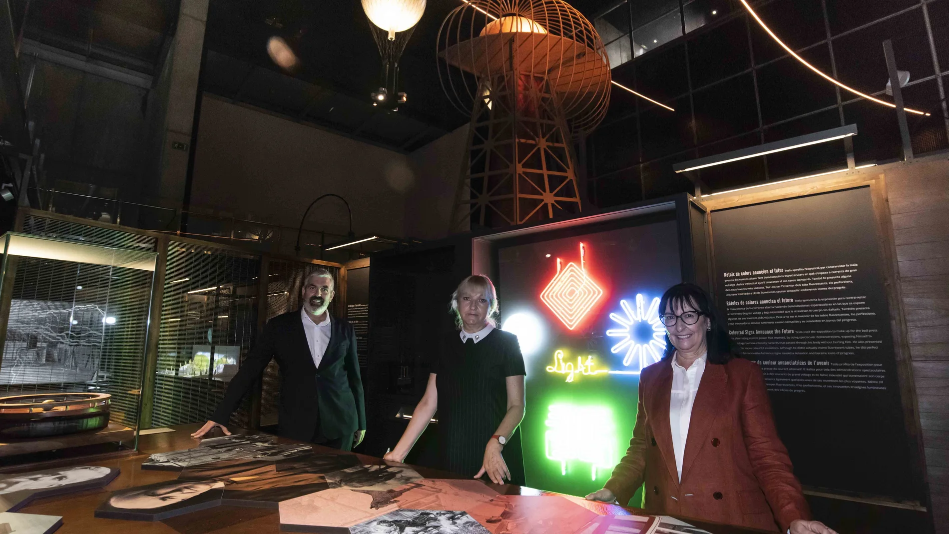 De izquierda a derecha: el director Corporativo del Área de Cultura y Ciencia de la Fundación ”la Caixa”, Ignasi Miró Borrás; la gerente del Nikola Tesla Museum, Radmila Adzic, y la directora general adjunta de la Fundación ”la Caixa”, Elisa Durán