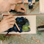 Hunter Biden, el hijo del presidente de Estados Unidos, pintando en su estudio