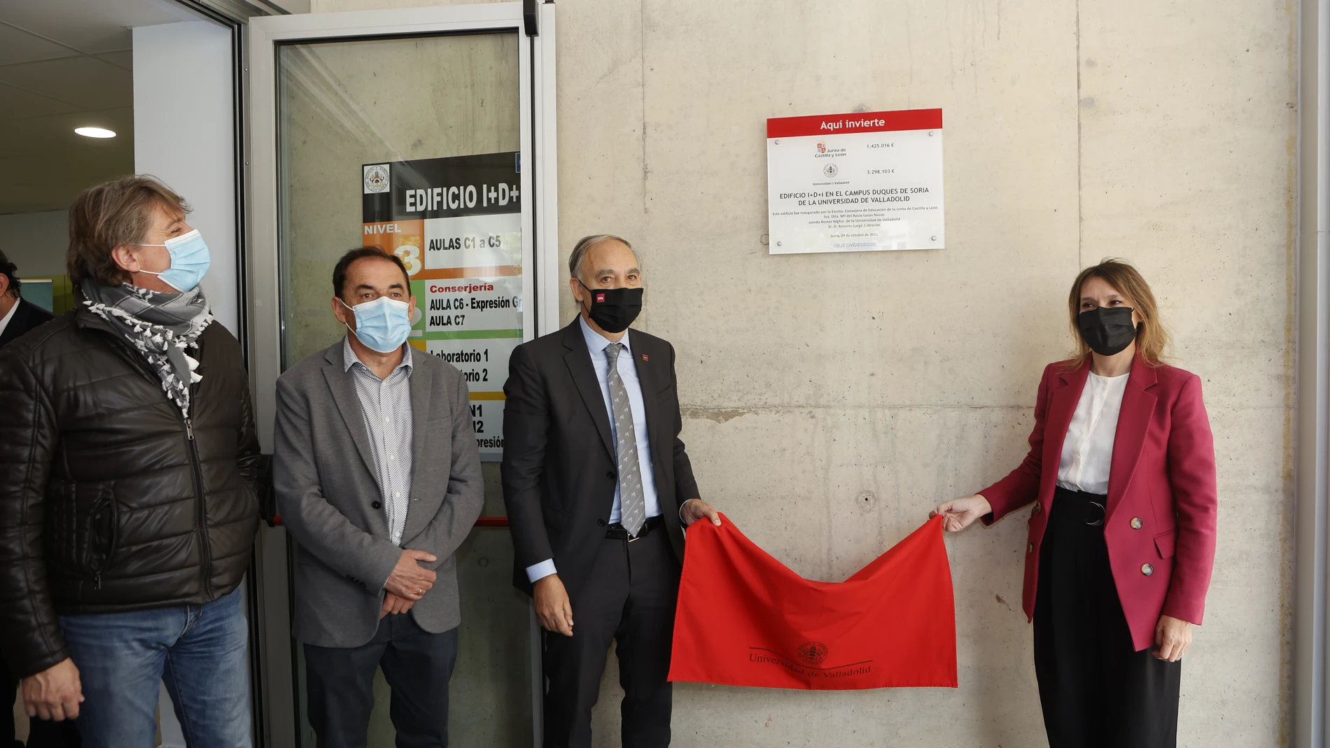 La consejera de Educación, Rocío Lucas; el rector de la Universidad de Valladolid, Antonio Largo, acompañado, junto a Benito Serranod y Carlos Martínez, inauguran el Edificio I+D+i del Campus de Soria.