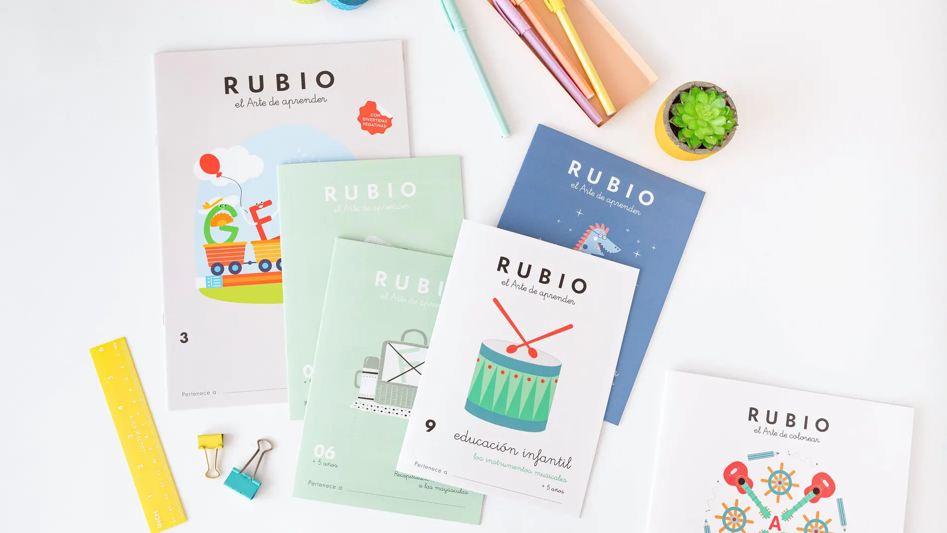 Varios cuadernos de la Editorial Rubio