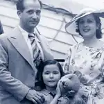 Ramón Franco y Engracia Moreno junto a su hija, Ángeles Franco Moreno