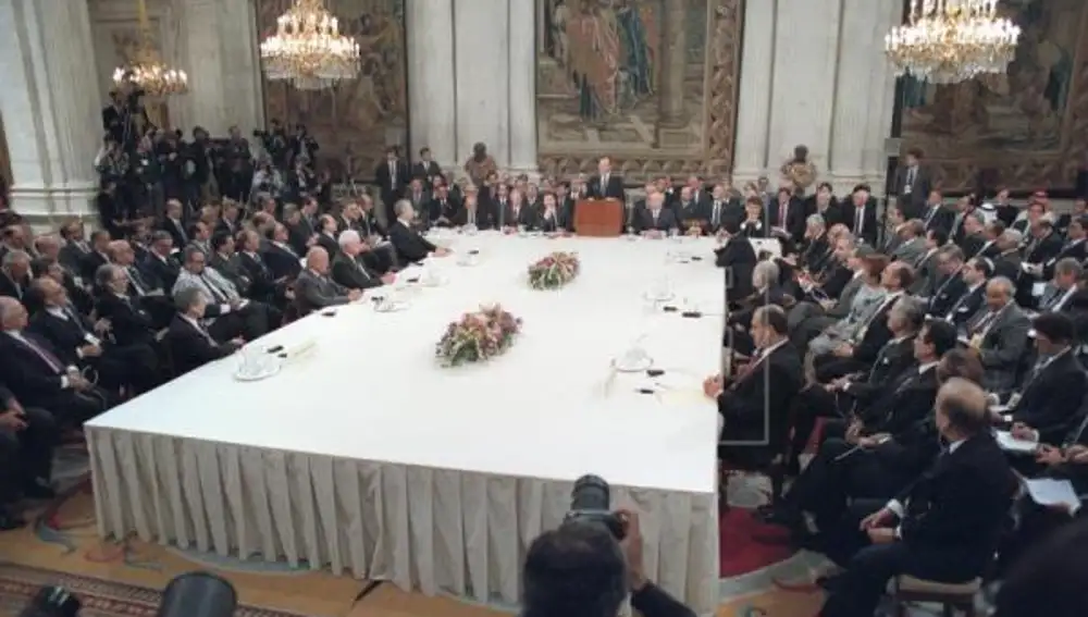 Intervención del entonces presidente de Estados Unidos, George Bush, durante la sesión inaugural de la Conferencia de Madrid en 1991