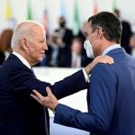 El presidente de Estados Unidos, Joe Biden, con el presidente del PSOE, Pedro Sánchez