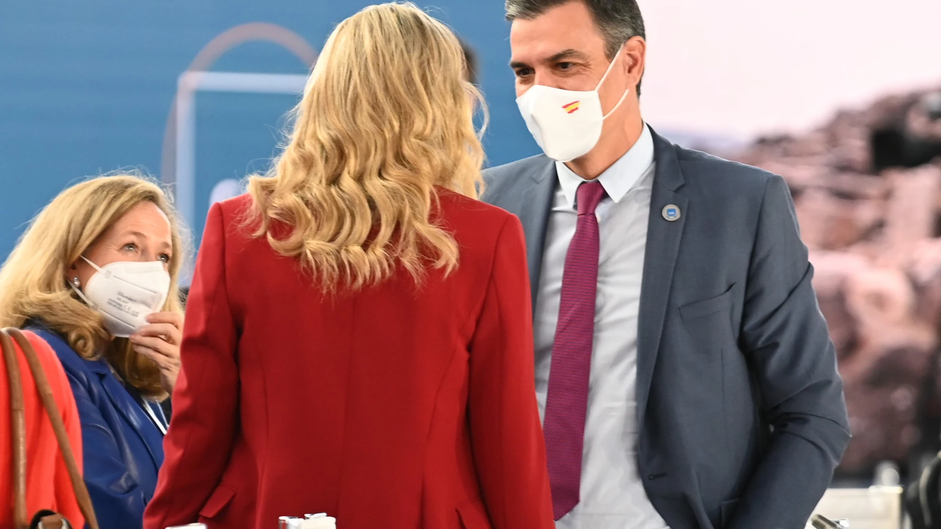 Pedro Sánchez y la vicepresidenta primera, Nadia Calviño en la cumbre del G-20 en Roma