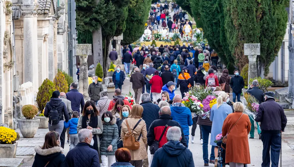 Celebración del Dia de Todos Santos en el Cementerio de Burgos