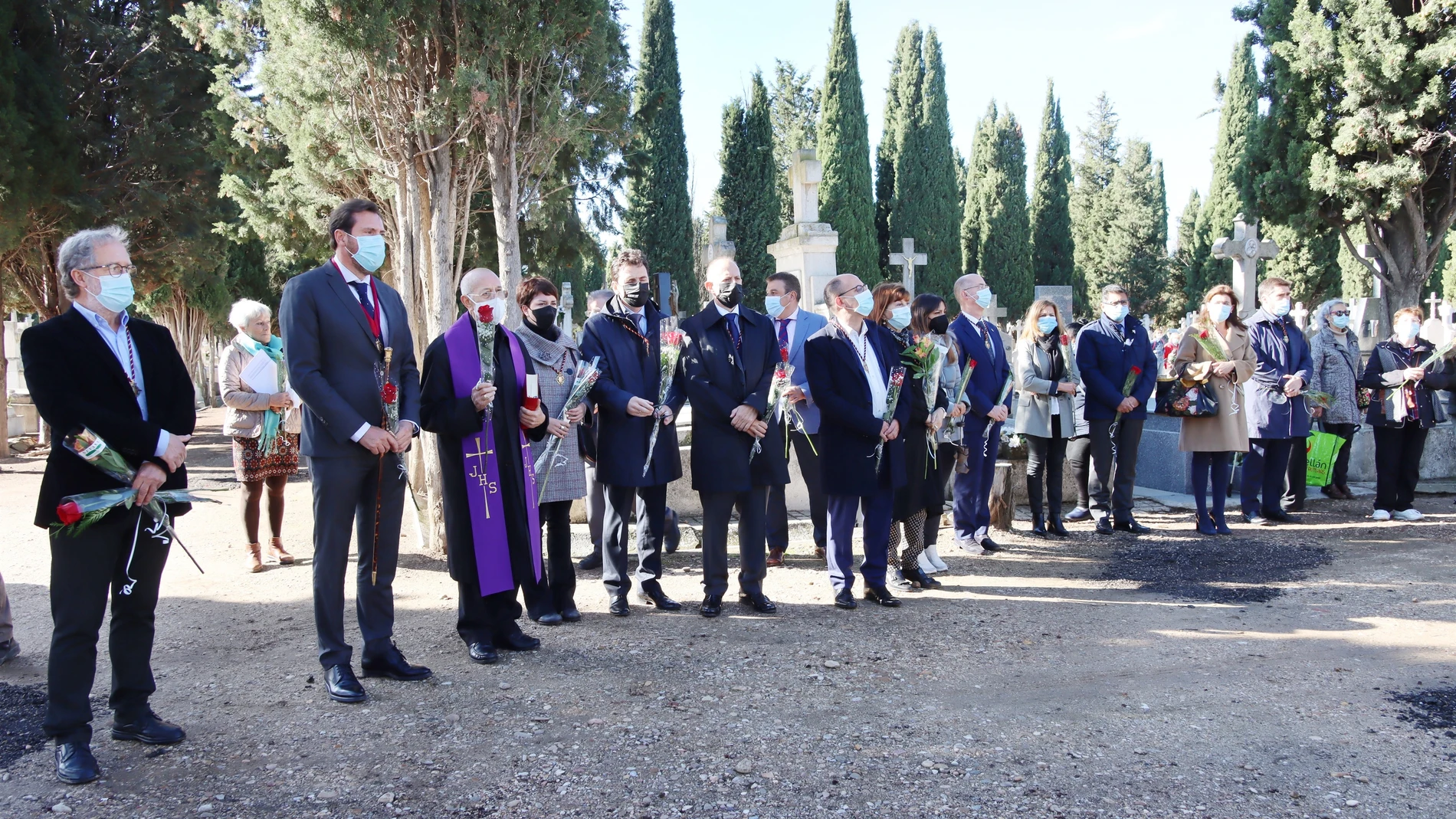 La Corporación municipal de Valladolid visita el cementerio de El Carmen