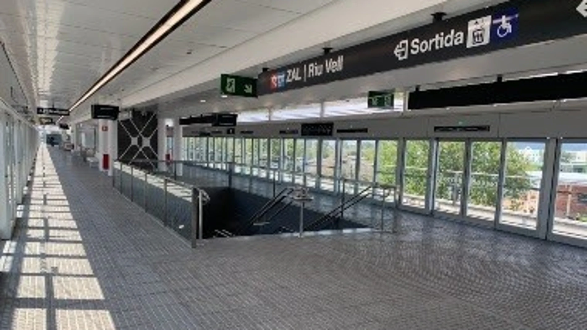 La estación de Zal/Riu Vell, una de las tres nuevas en la Zona Franca que estarán disponibles a partir del 7 de noviembre.