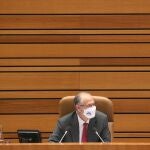 El presidente de las Cortes, Luis Fuentes, durante la sesión plenaria de esta tarde
