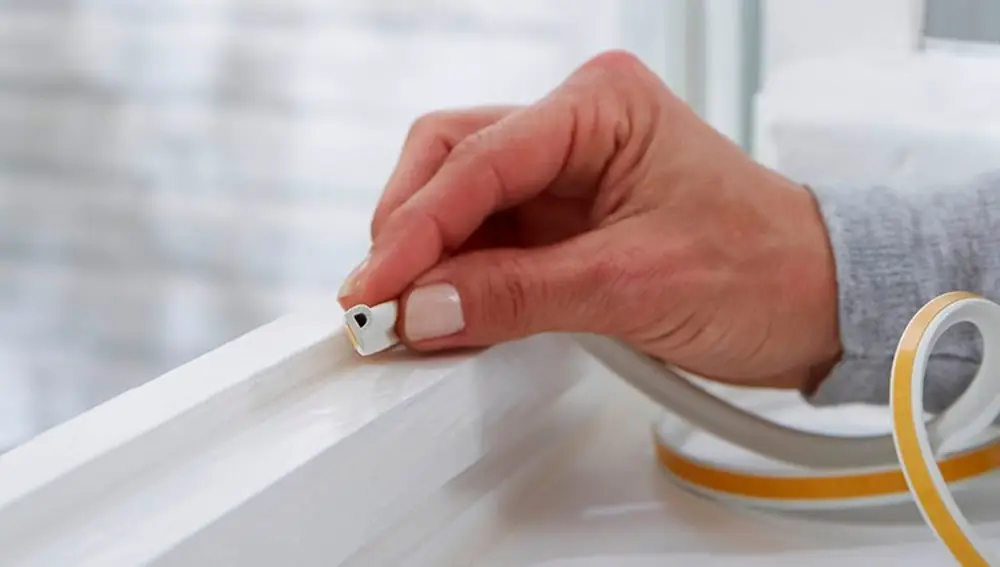 Los burletes son fáciles de instalar e impide la pérdida de temperatura por las ventanas