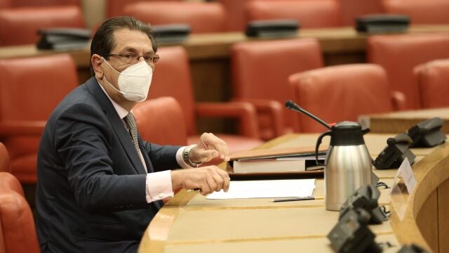 El letrado de las Cortes Enrique Arnaldo, candidato del PP, en su comparecencia ante la comisión de nombramientos del Congreso