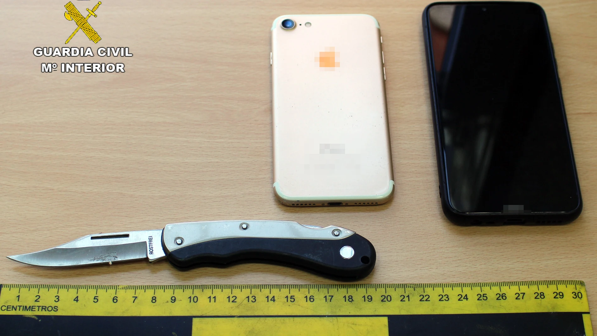 La Guardia Civil ha recuperado parte de los objetos sustraídos y se han incautado de una navaja utilizada para intimidar a las víctimas