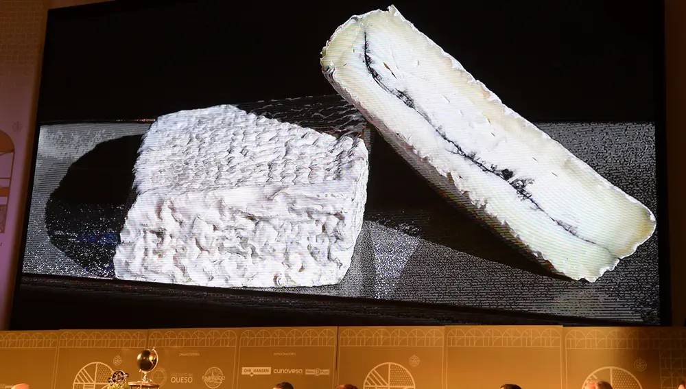 Olavidia, de la quesería Quesos y Besos, ubicada en Guarromán (Jaén), se ha alzado con el premio al mejor queso del mundo en el World Cheese Awards. EFE/ Eloy Alonso