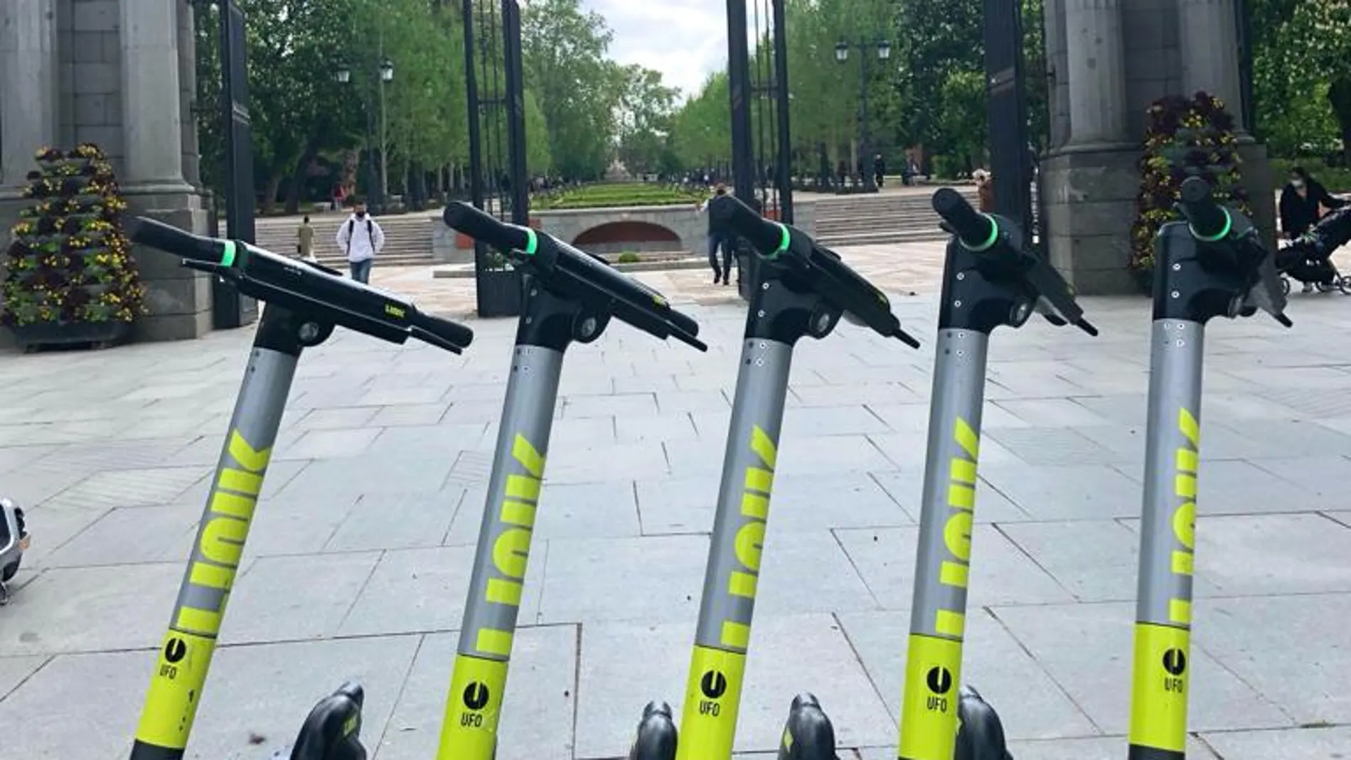 patinetes en el parque del Retiro