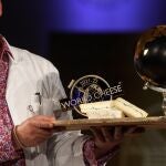 Olavidia, de la quesería Quesos y Besos, ubicada en Guarromán (Jaén), se ha alzado con el premio al mejor queso del mundo en el World Cheese Awards (WCA) 2021 que se ha celebrado este miércoles en Oviedo. EFE/ Eloy Alonso