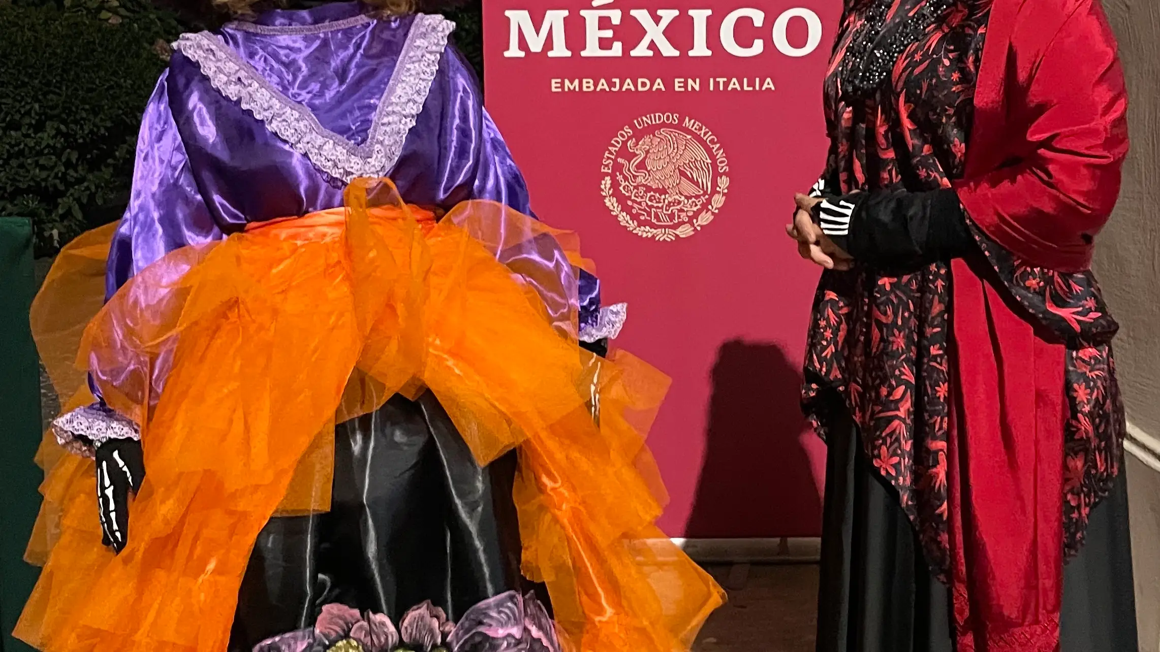 Federica vestida de Catrina y la Chef mexicana Diana Beltrán