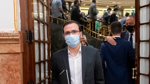 El ministro de Consumo, Alberto Garzón, en una sesión plenaria en el Congreso de los Diputados