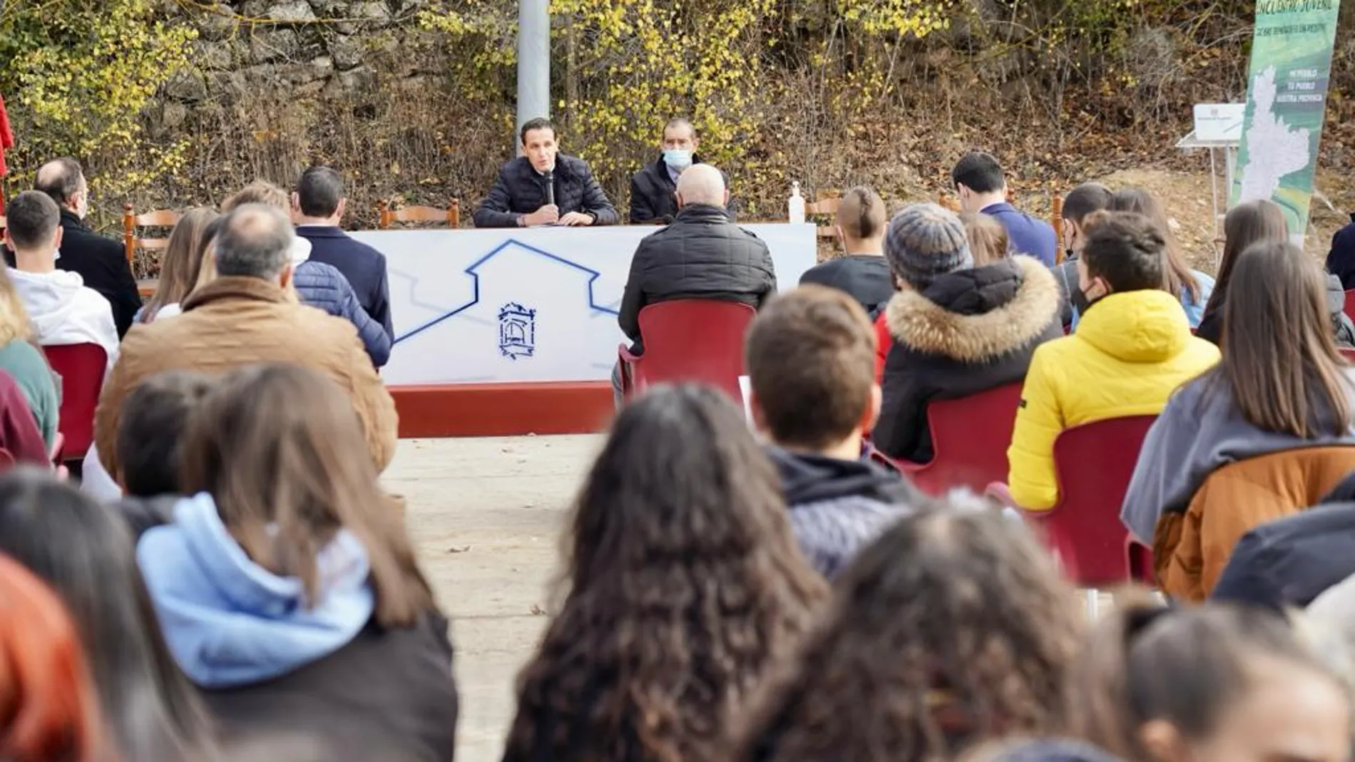 Conrado Íscar en el encuentro en el que han estado presentes jóvenes de 150 municipios de Valladolid