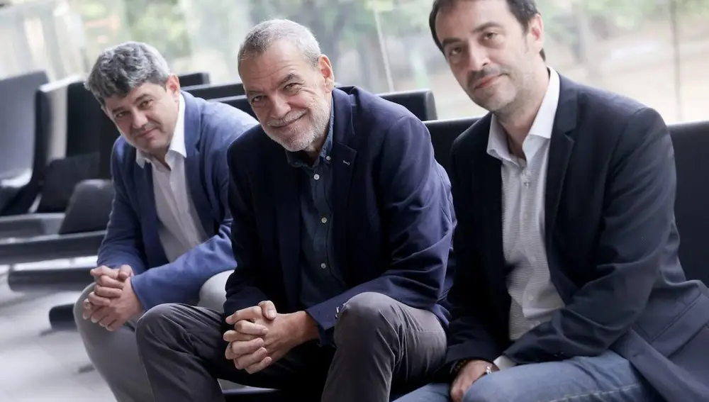 Antonio Mercero, Jorge Díaz y Agustín Martínez con los autores de "La bestia"