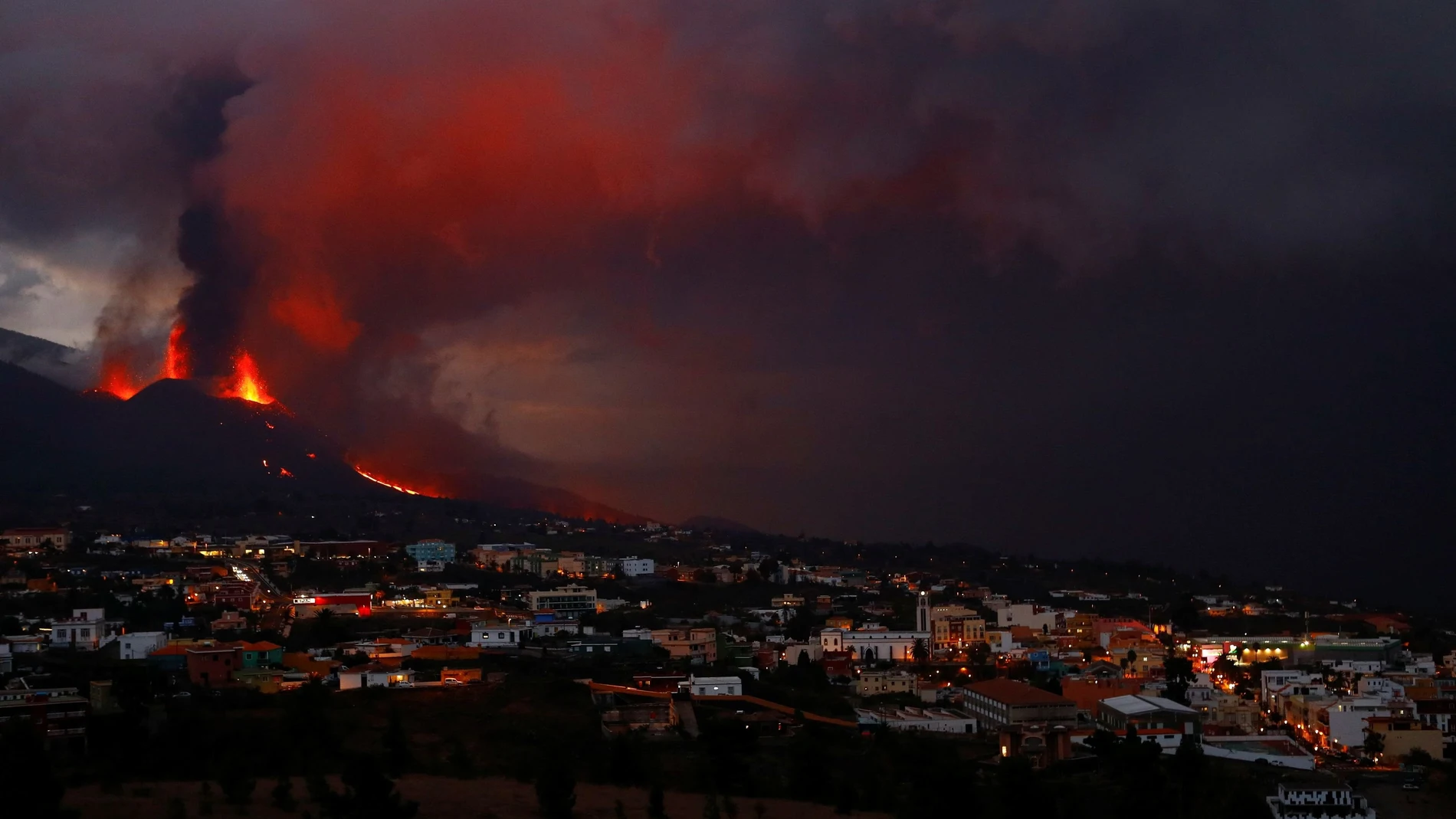 Volcán de La Palma: Endesa suministra luz y energía a la isla