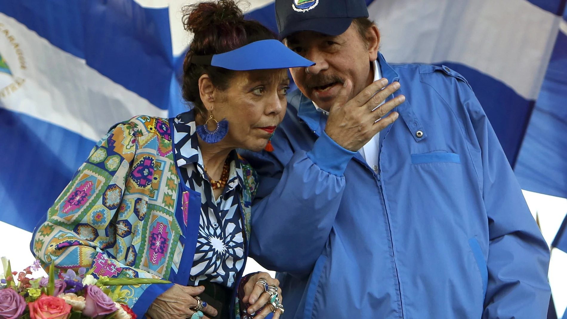 Daniel Ortega con su esposa, la vicepresidenta Rosario Murillo