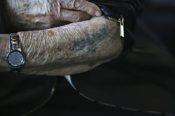 Detienen la frívola subasta de un kit nazi para tatuar judíos