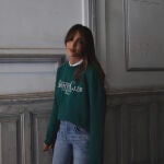 Rocío Osorno con la sudadera de Mango.