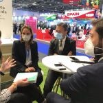 Uno de los encuentros mantenidos por la delegación de la Región, encabezada por el consejero de Presidencia, Turismo y Deportes, Marcos Ortuño, con representantes del sector turístico en la feria londinense