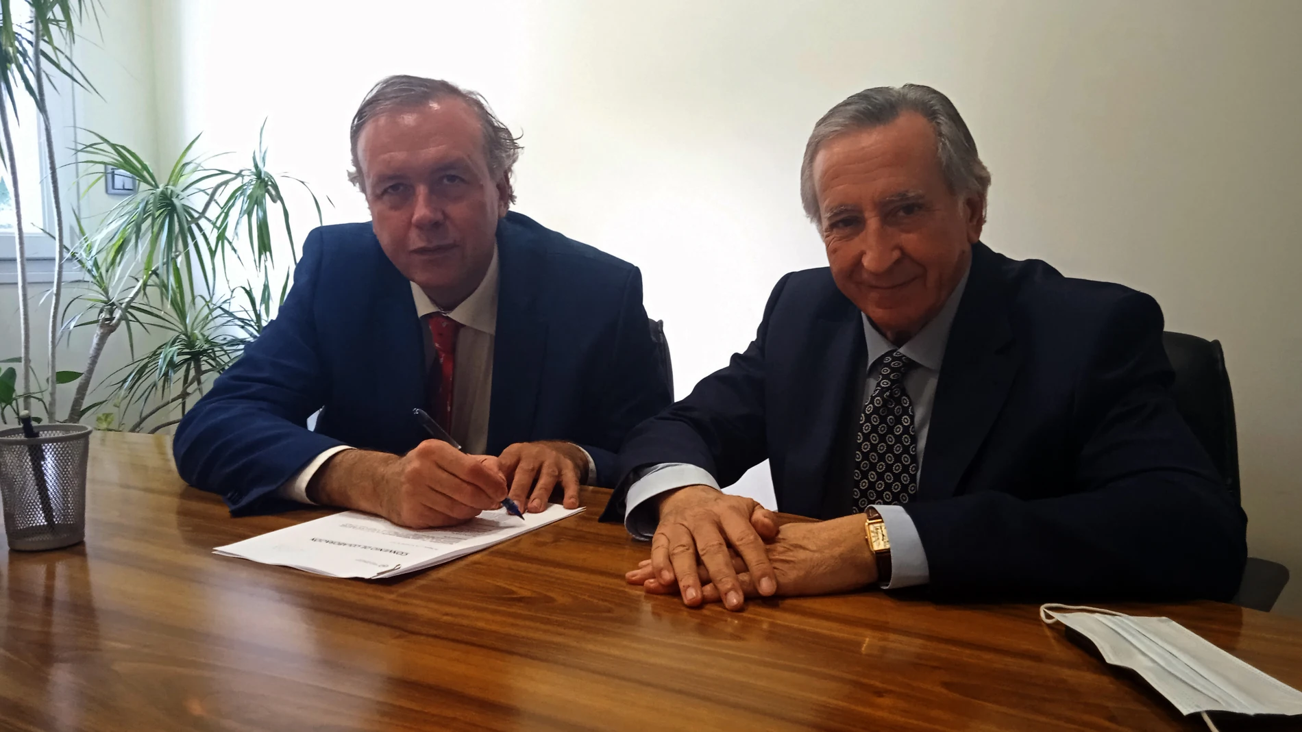 John William Sargent, CEO de ICW Holding y Antonio Morlanes Remiro, responsable de la Fundación Philippe Cousteau