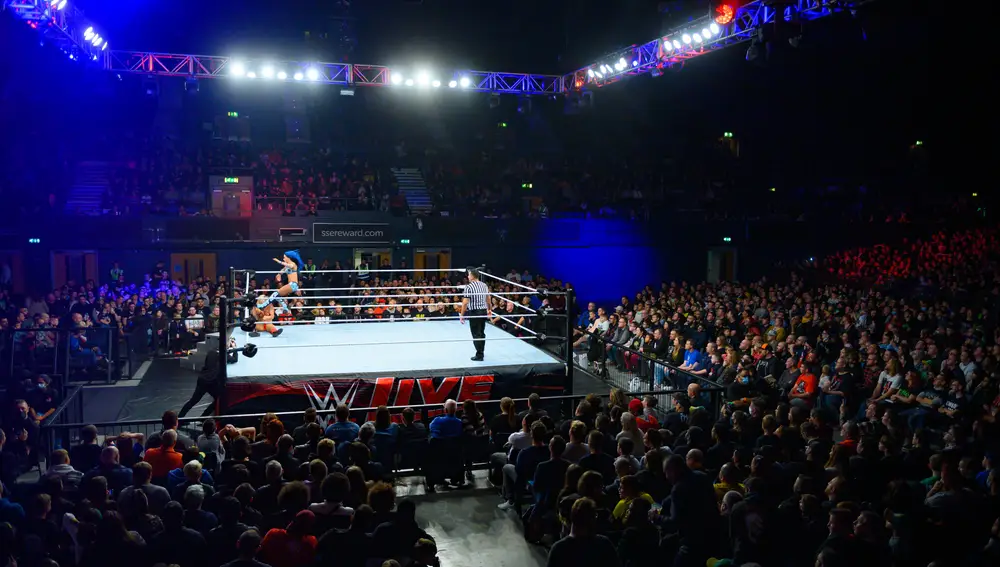 Sasha Banks y Charlotte Flair, frente a más de 10.000 espectadores en el Wembley Arena de Londres
