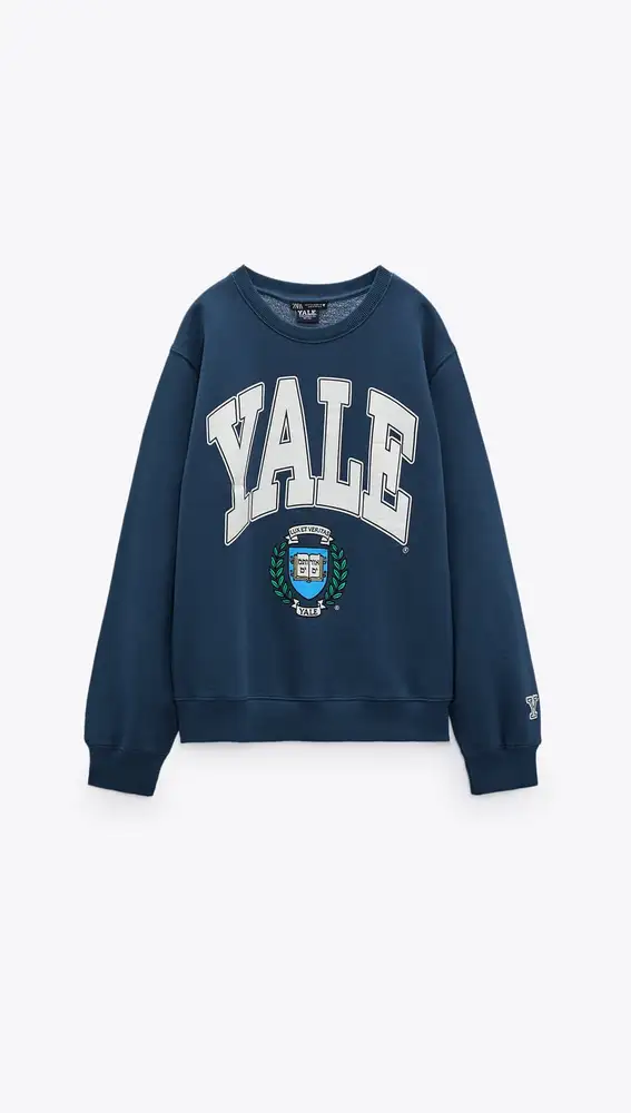 Sudadera con cuello redondo y manga larga en color azul con logo de Yale, de Zara