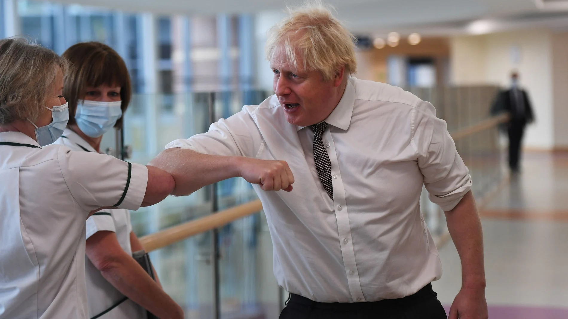 El «premier» británico, Boris Johnson, visitó ayer un hospital en Hexham, en el norte de Inglaterra
