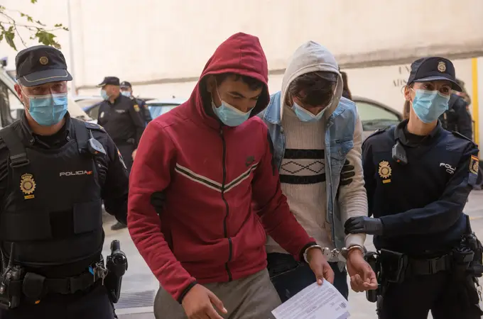 La anulación del delito de sedición deja en libertad a los 22 inmigrantes del avión patera de Palma