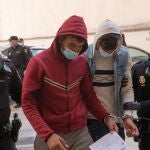 Uno de los doce detenidos del grupo de pasajeros magrebíes que huyó el pasado viernes de un avión que aterrizó de urgencia en Palma