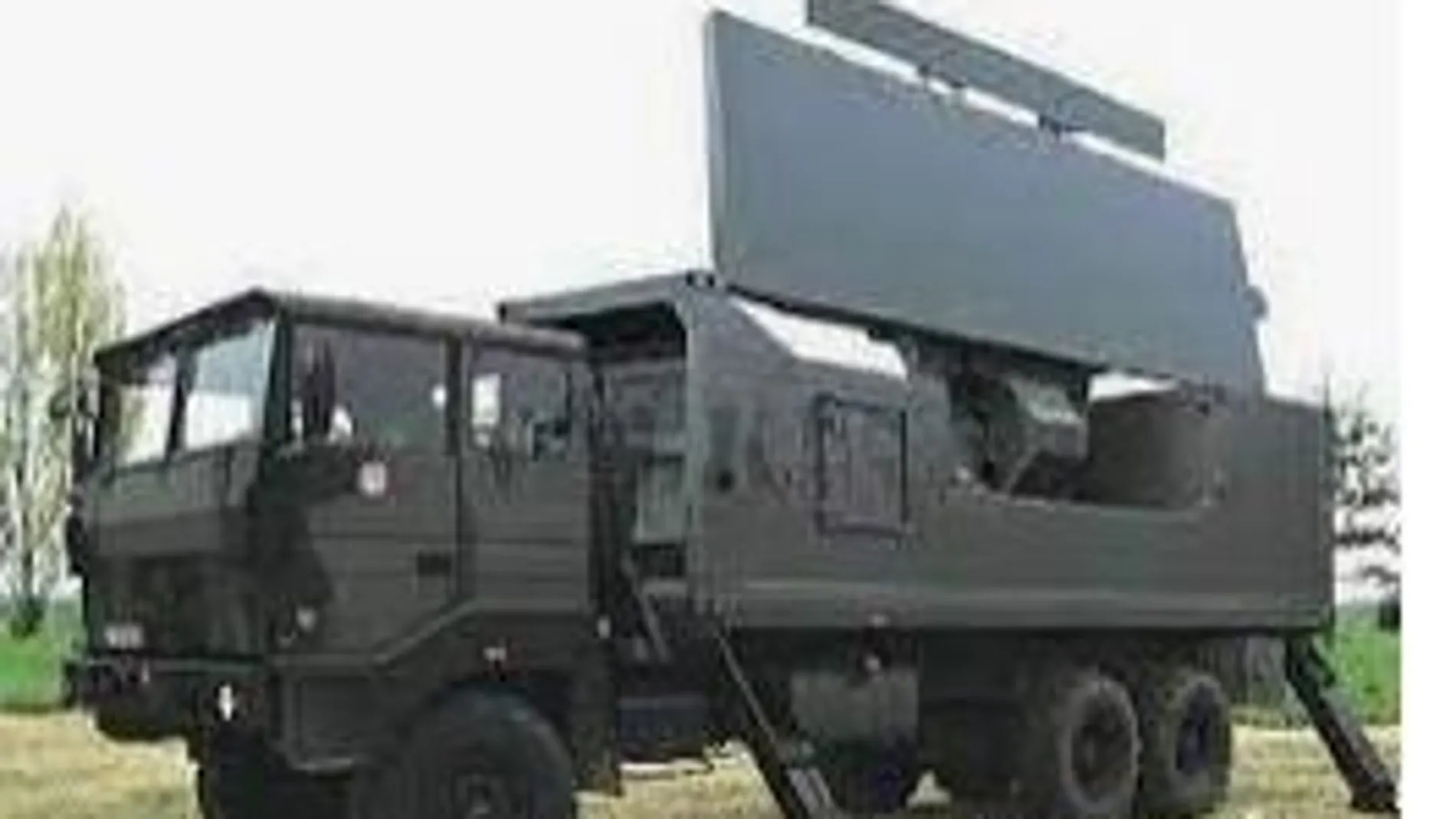 Un radar del tipo Ground Master 400, instalado sobre un camión militar
