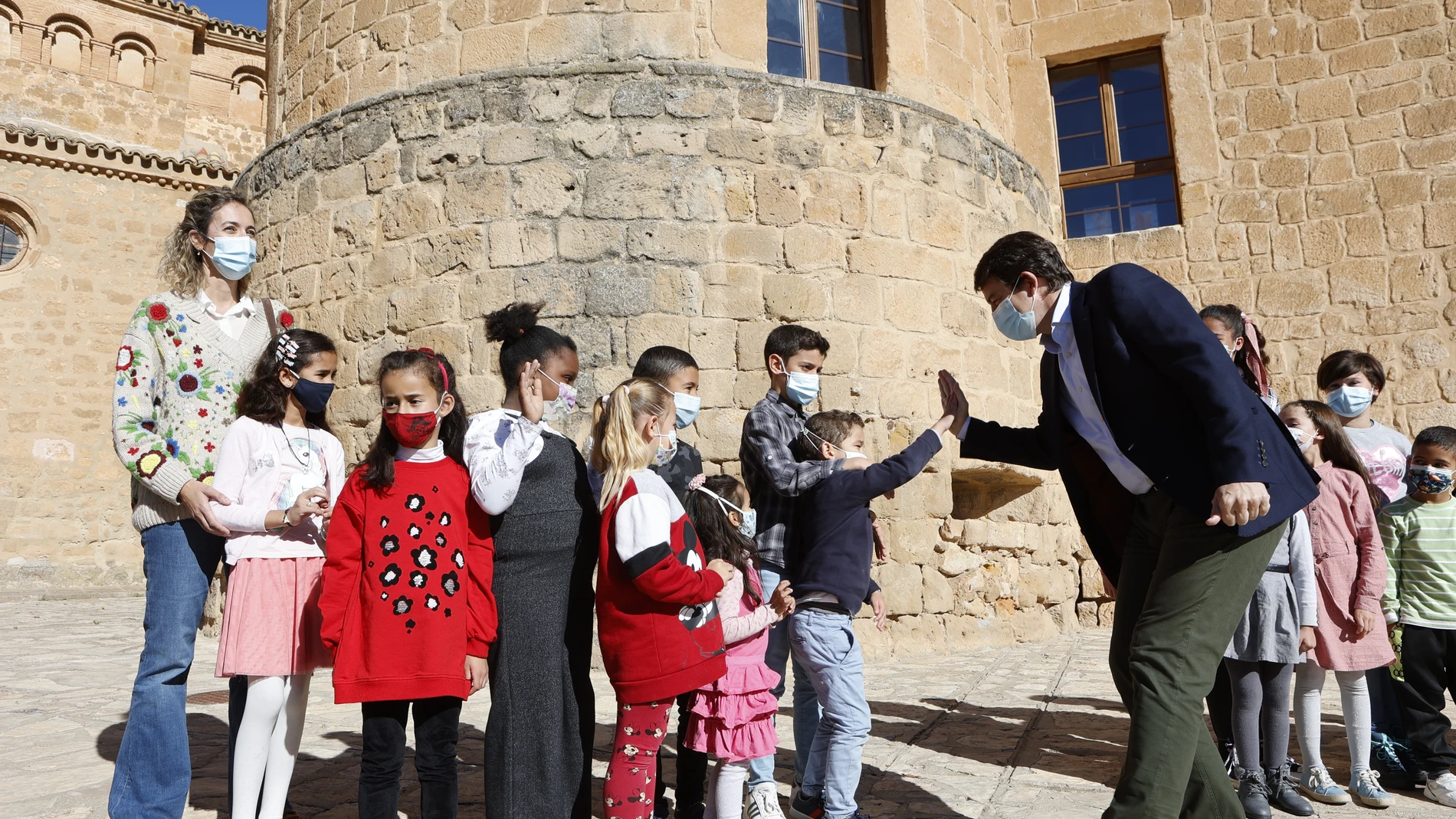 El presidente de la Junta de Castilla y León, Alfonso Fernández Mañueco visita el castillo de Monteagudo de las Vicarías