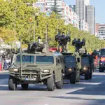 Vehículos militares durante un desfile