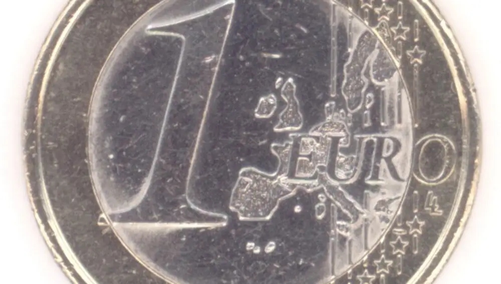 Moneda de un euro fabricado en Portugal con un mapa desactualizado de la Unión Europea
