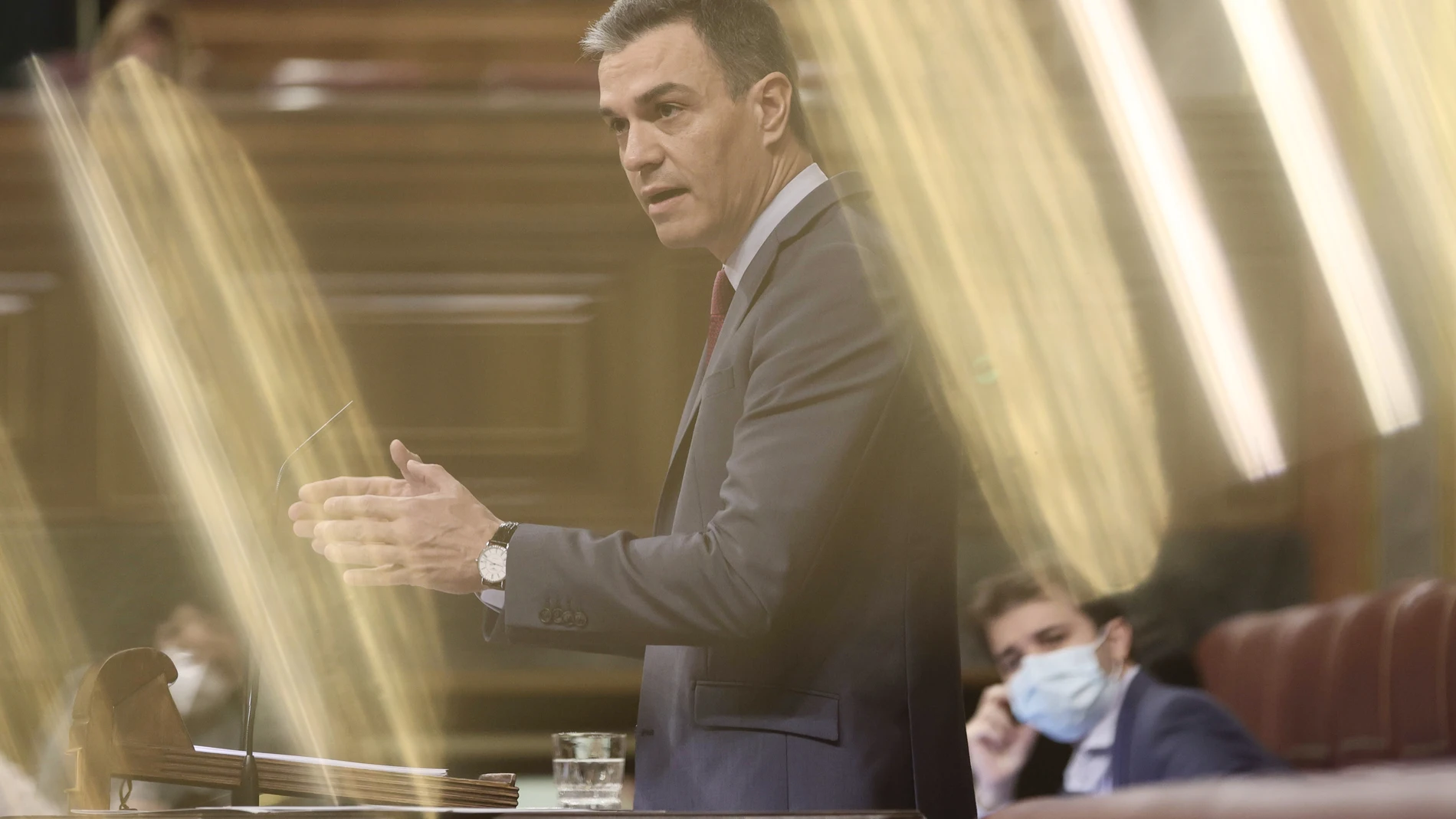 El presidente del Gobierno, Pedro Sánchez, interviene en una sesión plenaria en el Congreso de los Diputados