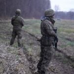 Soldados polacos en la frontera con Bielorrusia