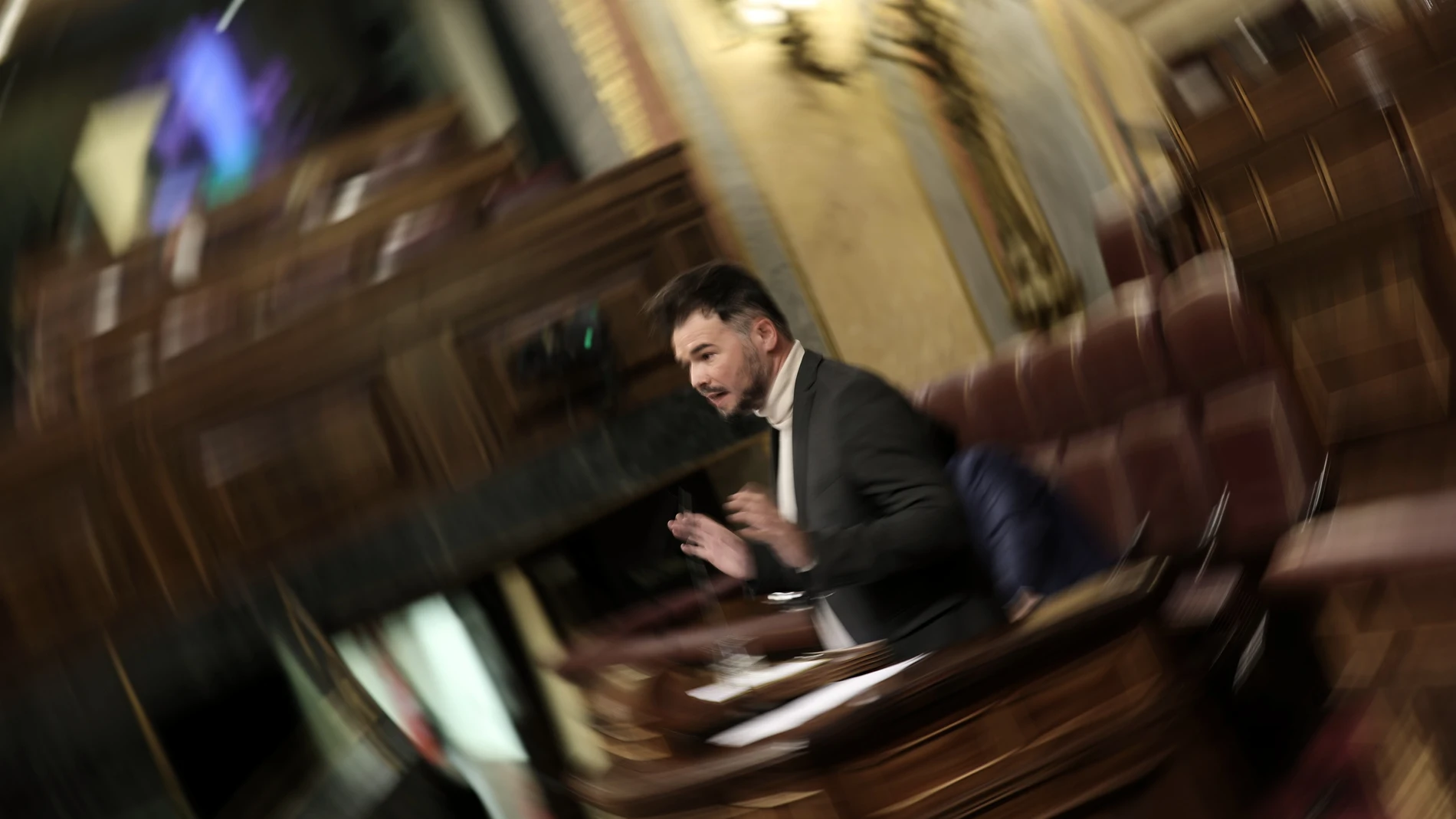 El portavoz parlamentario de ERC, Gabriel Rufián, interviene en una sesión plenaria en el Congreso de los Diputados, a 10 de noviembre de 2021, en Madrid, (España).