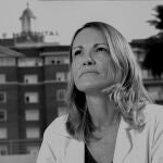 Concha Conde es médico internista y trabaja en el hospital Virgen del Rocío de Sevilla, donde ocupa plaza como trabajadora eventual
