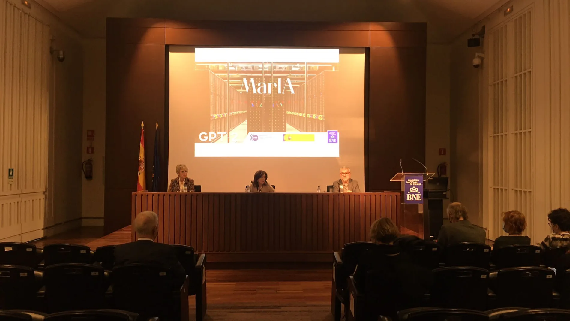 Presentación ante la Prensa de MarIA, con la presencia de Carme Arrigas (izda.), secretaria de Estado, Ana Santos, directora de la BNE, y Mateo Valero (dcha.), director del CNS